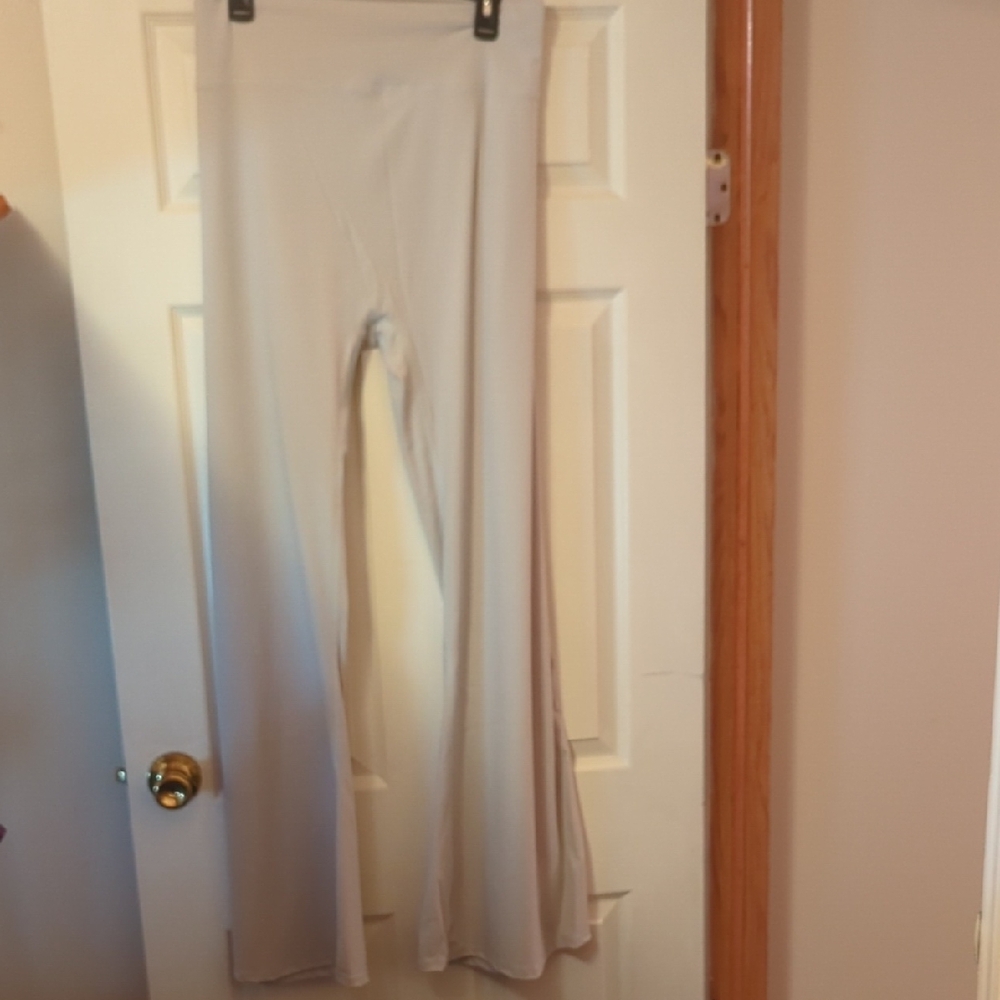 PrettyLittleThing Gray and White Leggings